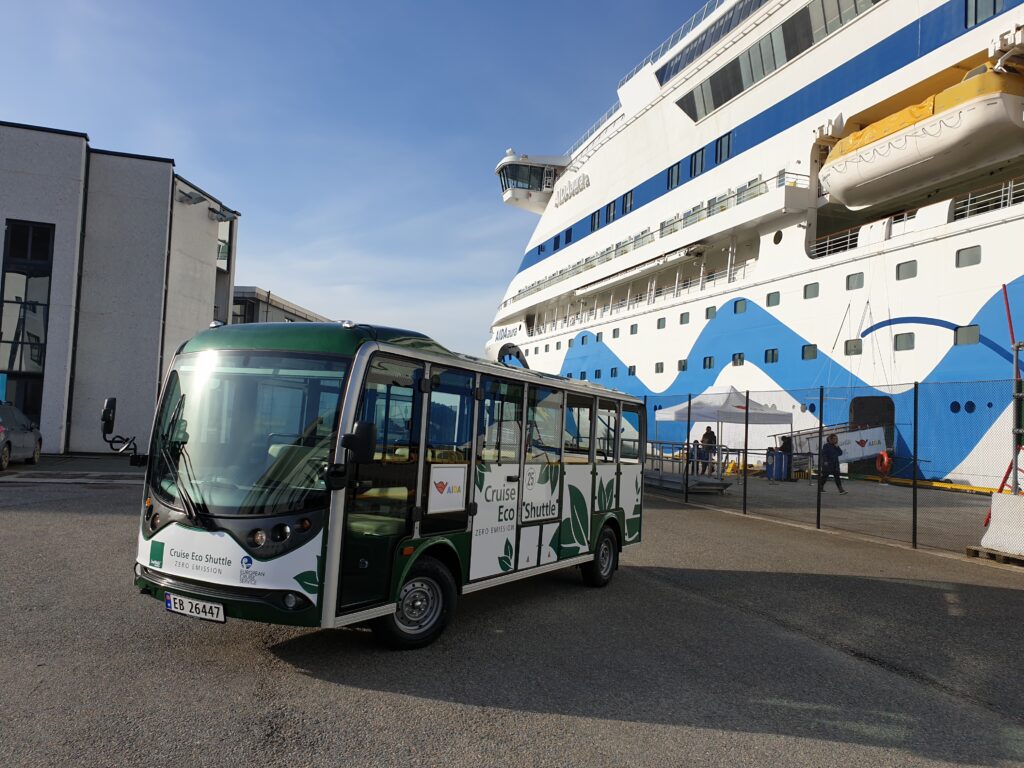 Electric minibus with cruise ship